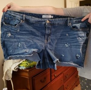 Torrid embroidered shorts size 30
